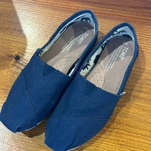 TOMS Women's Navy Canvas Slip-On Shoes